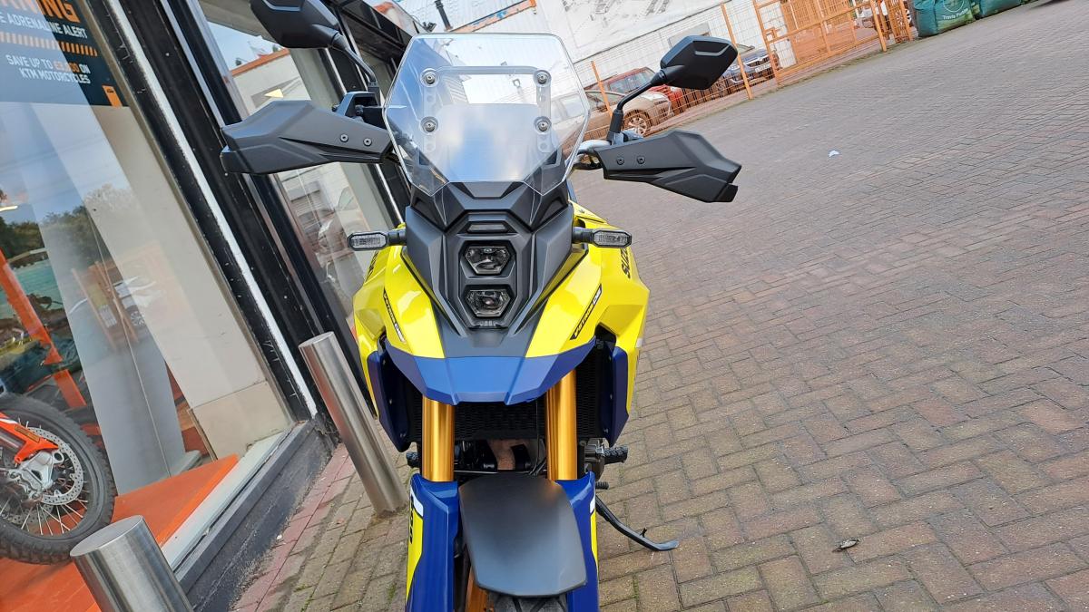 
								Suzuki V-Strom DL800 DE full									