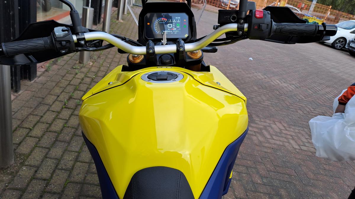 
								Suzuki V-Strom DL800 DE full									