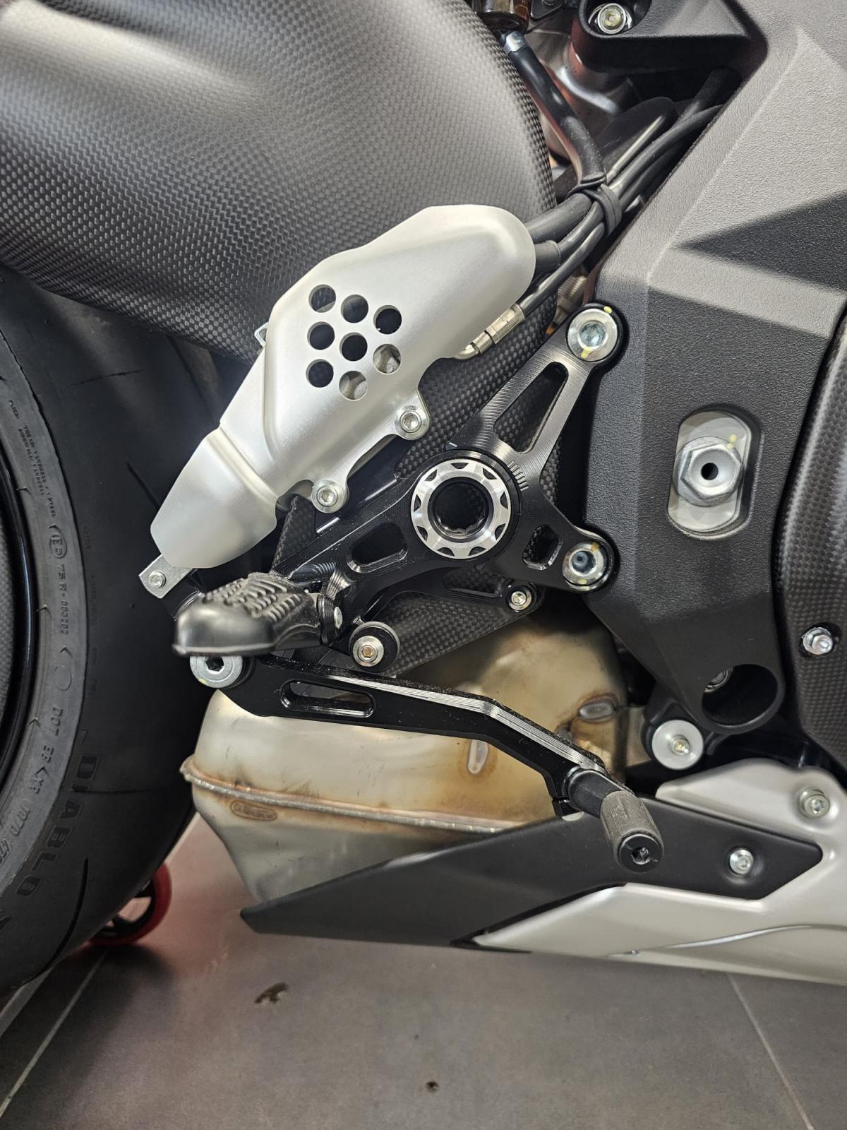 
								MV AGUSTA RUSH 1000 full									