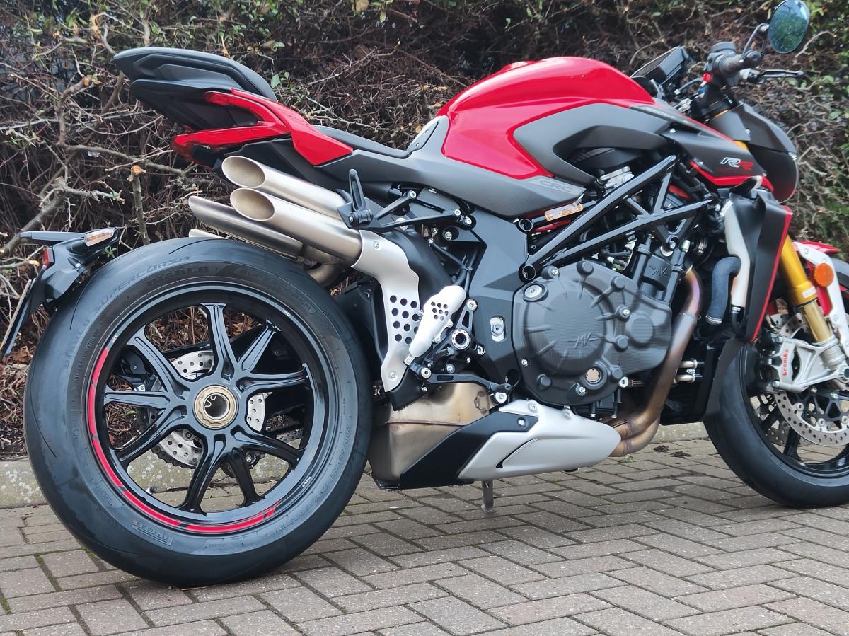 
								MV AGUSTA BRUTALE 1000RR full									