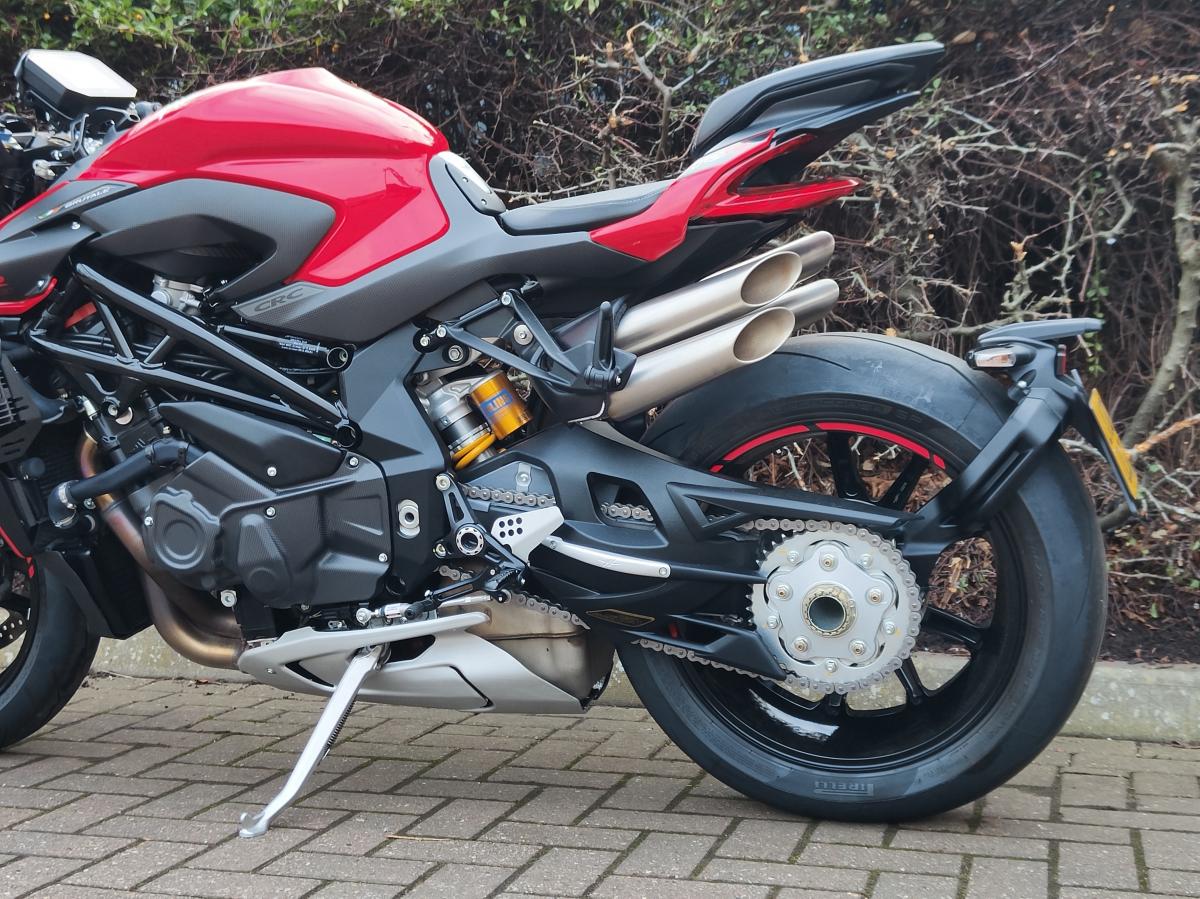 
								MV AGUSTA BRUTALE 1000RR full									