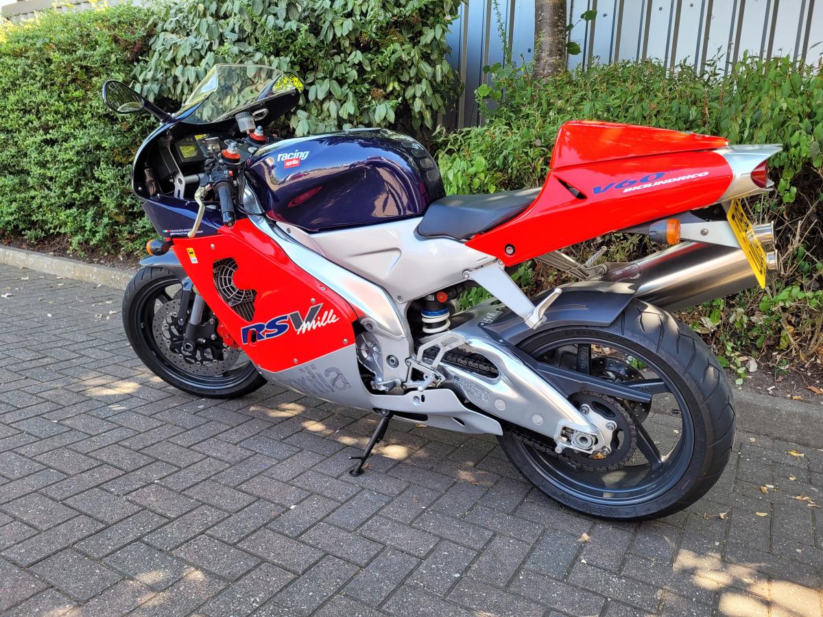 
								APRILIA RSV1000 MILLE full									