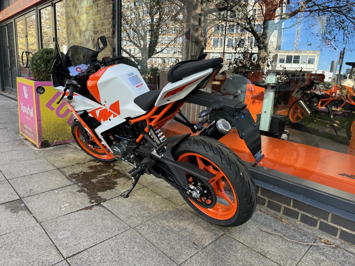 
								KTM RC 125 ABS full									