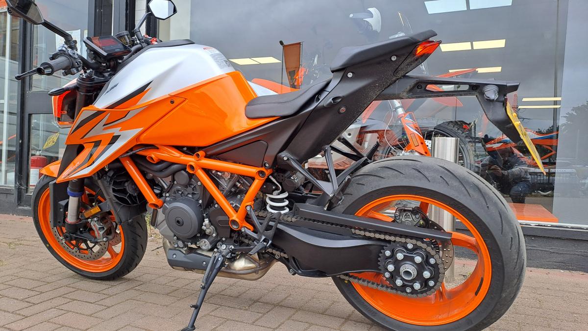 
								KTM SUPERDUKE EVO full									