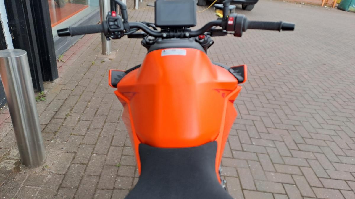 
								KTM KTM 990 SUPERDUKE full									