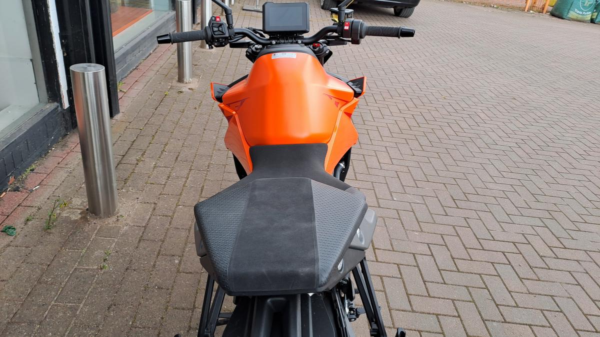 
								KTM KTM 990 SUPERDUKE full									