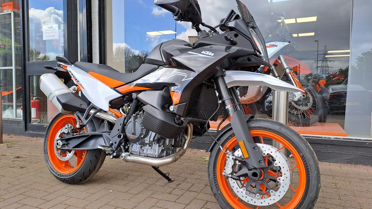 
								KTM 890 SMT full									