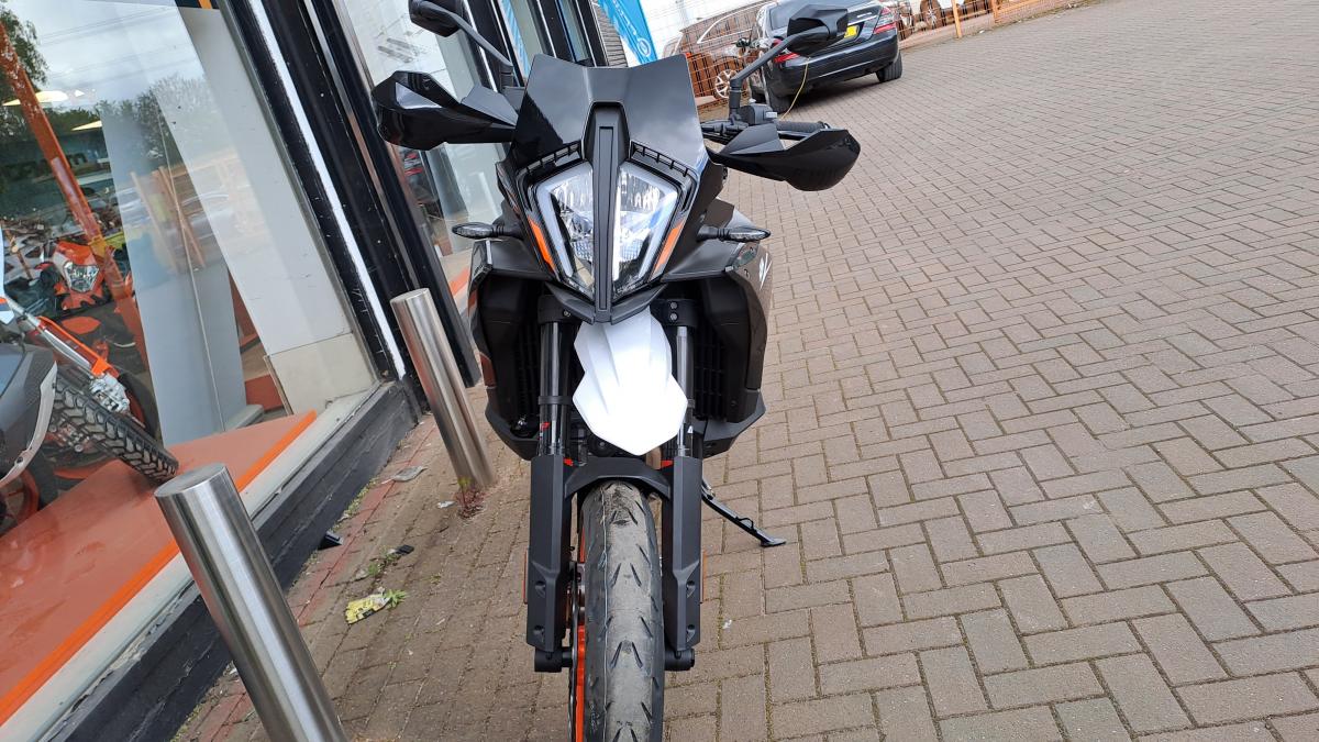 
								KTM 890 SMT full									