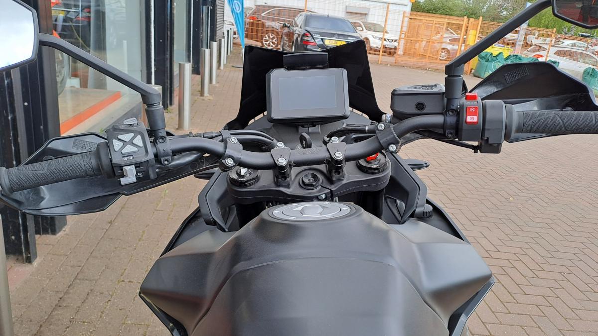 
								KTM 890 SMT full									