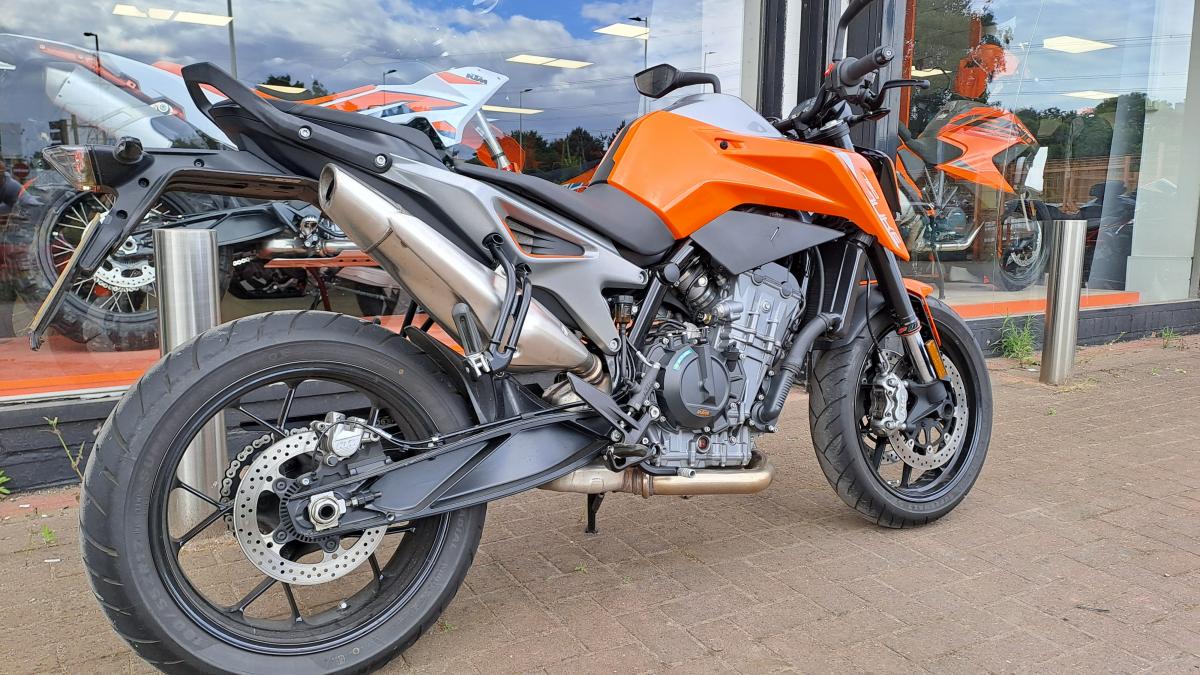 
								KTM 790 DUKE full									