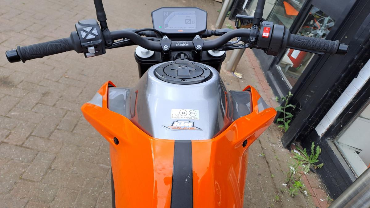 
								KTM 790 DUKE full									