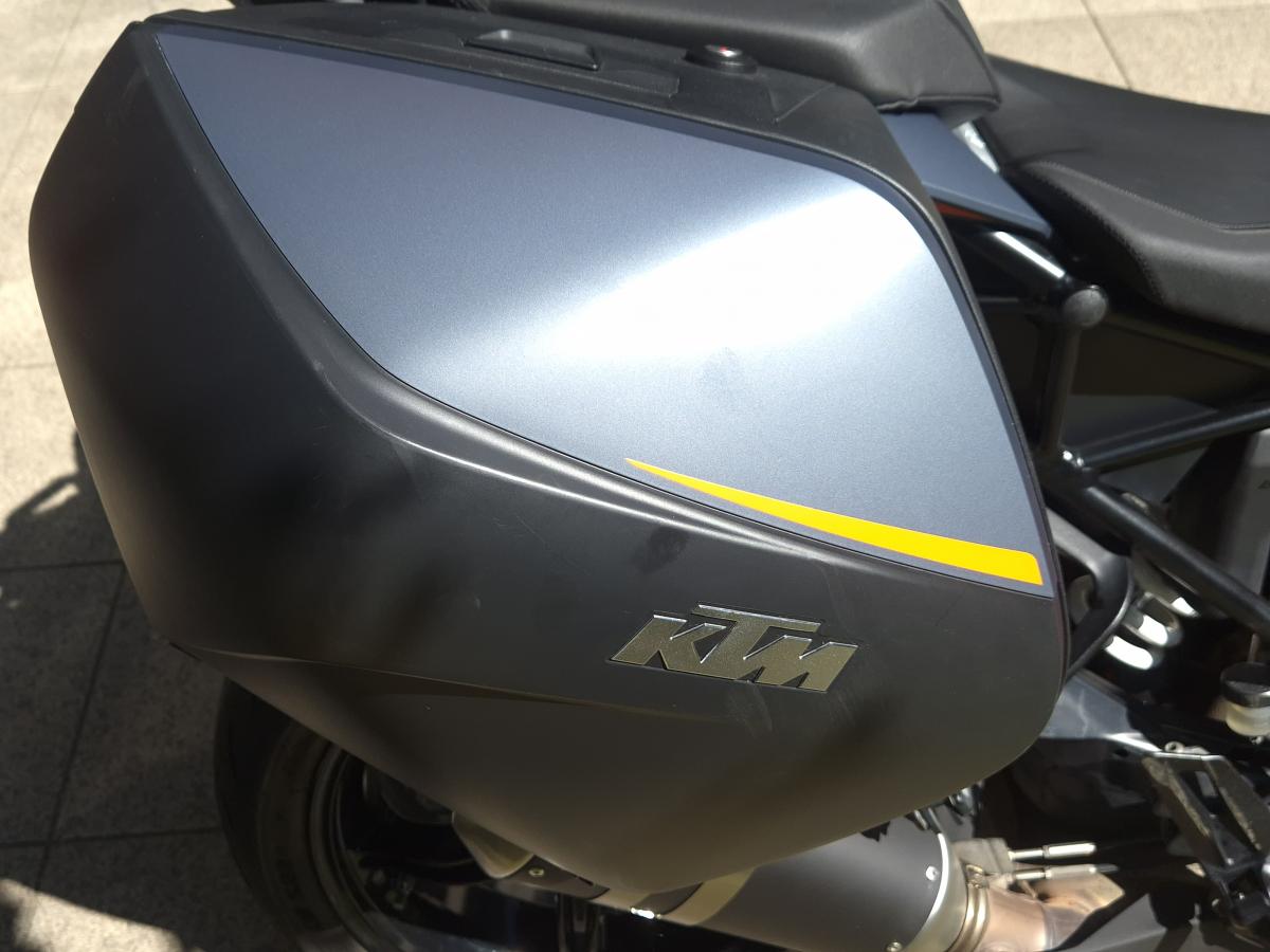 
								KTM 1290 SUPERDUKE GT ABS full									