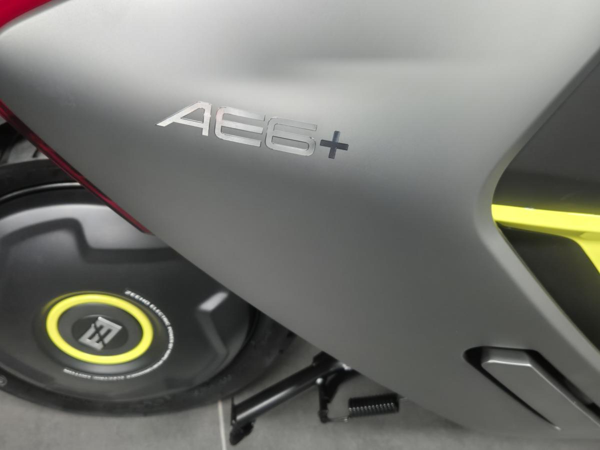 
								ZEEHO AE6 full									