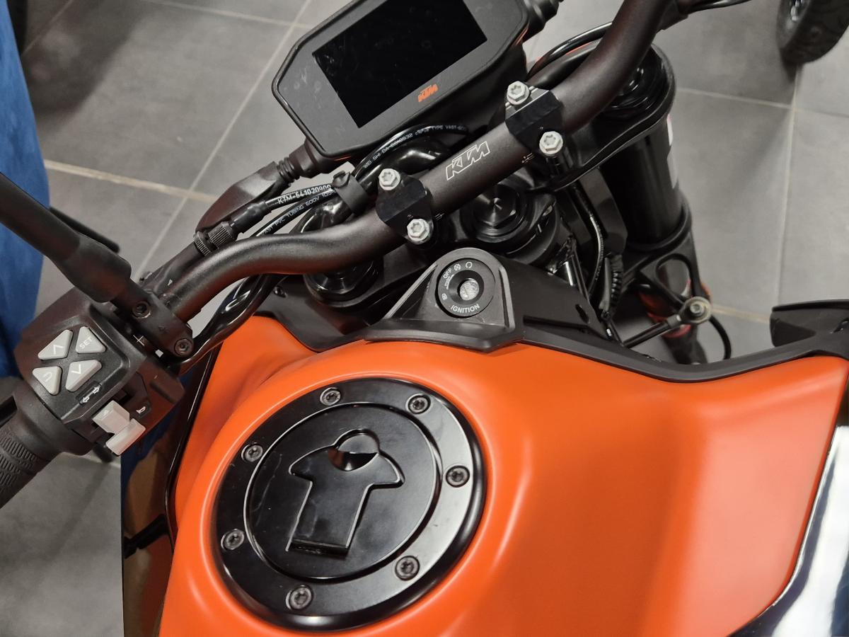 
								KTM 890 DUKE GP full									