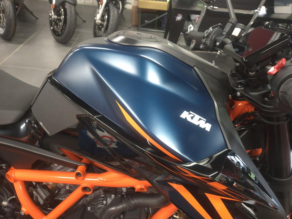 
								KTM 1290 SUPERDUKE R full									