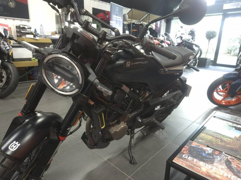 HUSQVARNA SVARTPILEN 125