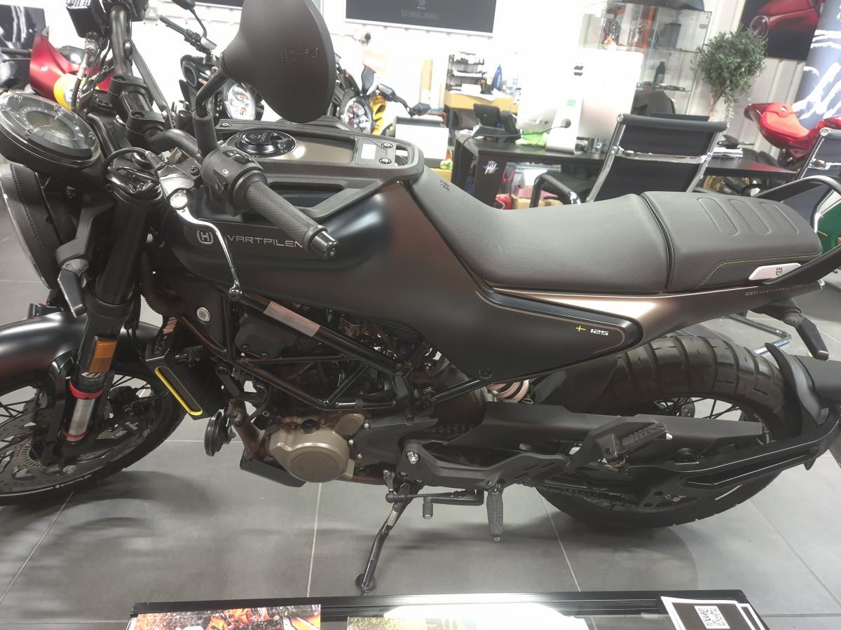 
								HUSQVARNA SVARTPILEN 125 full									