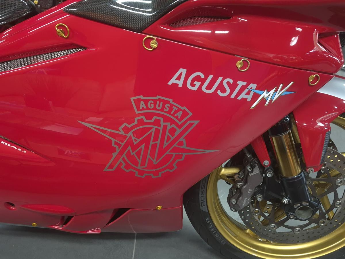 
								MV AGUSTA 750 F4 ORO full									