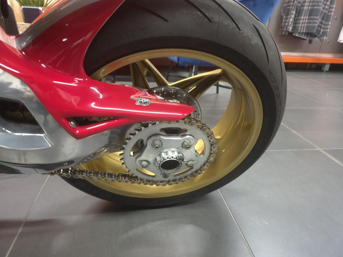 
								MV AGUSTA 750 F4 ORO full									