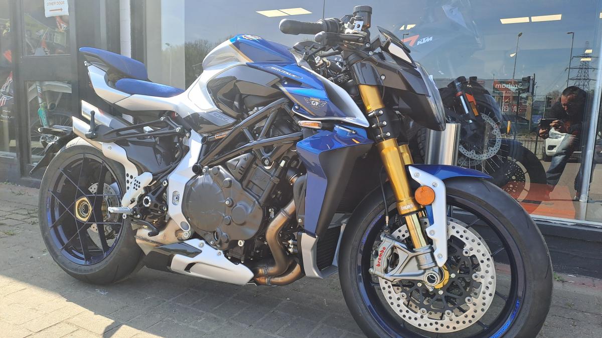 
								MV AGUSTA Brutale 1000 RR Assen full									