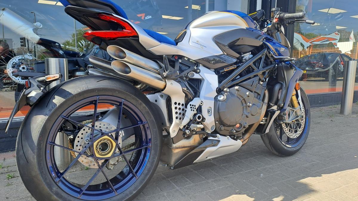 
								MV AGUSTA Brutale 1000 RR Assen full									