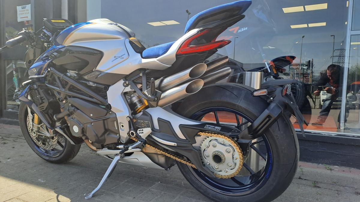 
								MV AGUSTA Brutale 1000 RR Assen full									
