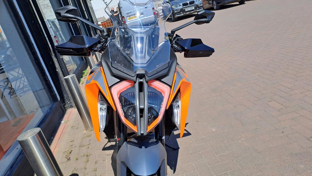 
								KTM 1290 SUPERDUKE GT ABS full									