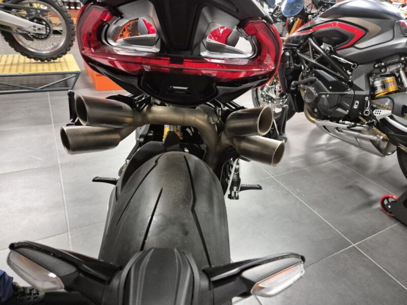 MV AGUSTA BRUTALE 1000RR
