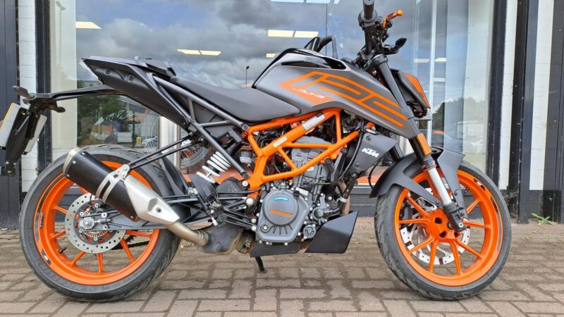 KTM 125 DUKE 23