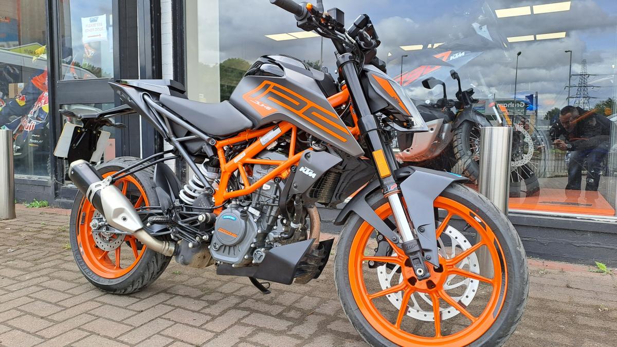 KTM 125 DUKE 23