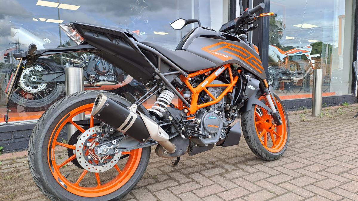 KTM 125 DUKE 23