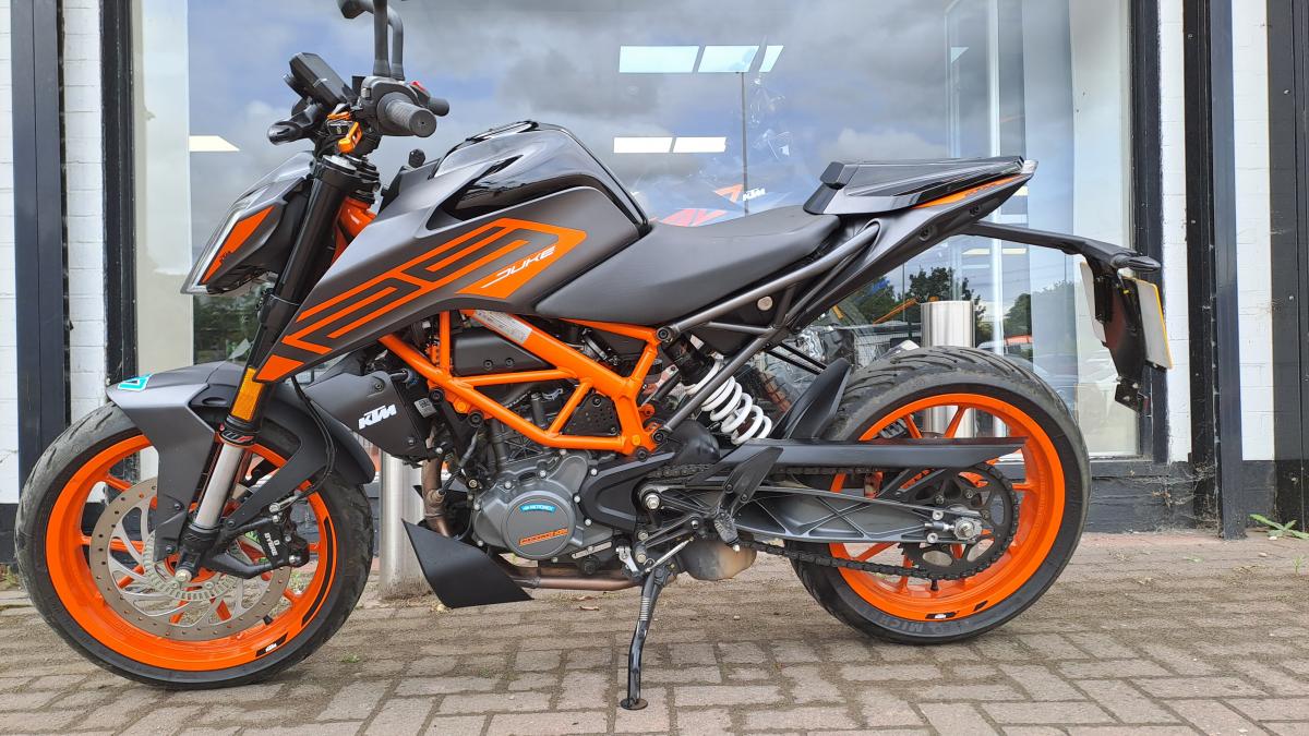 KTM 125 DUKE 23