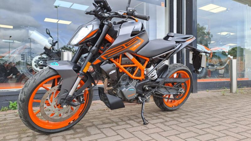 KTM 125 DUKE 23
