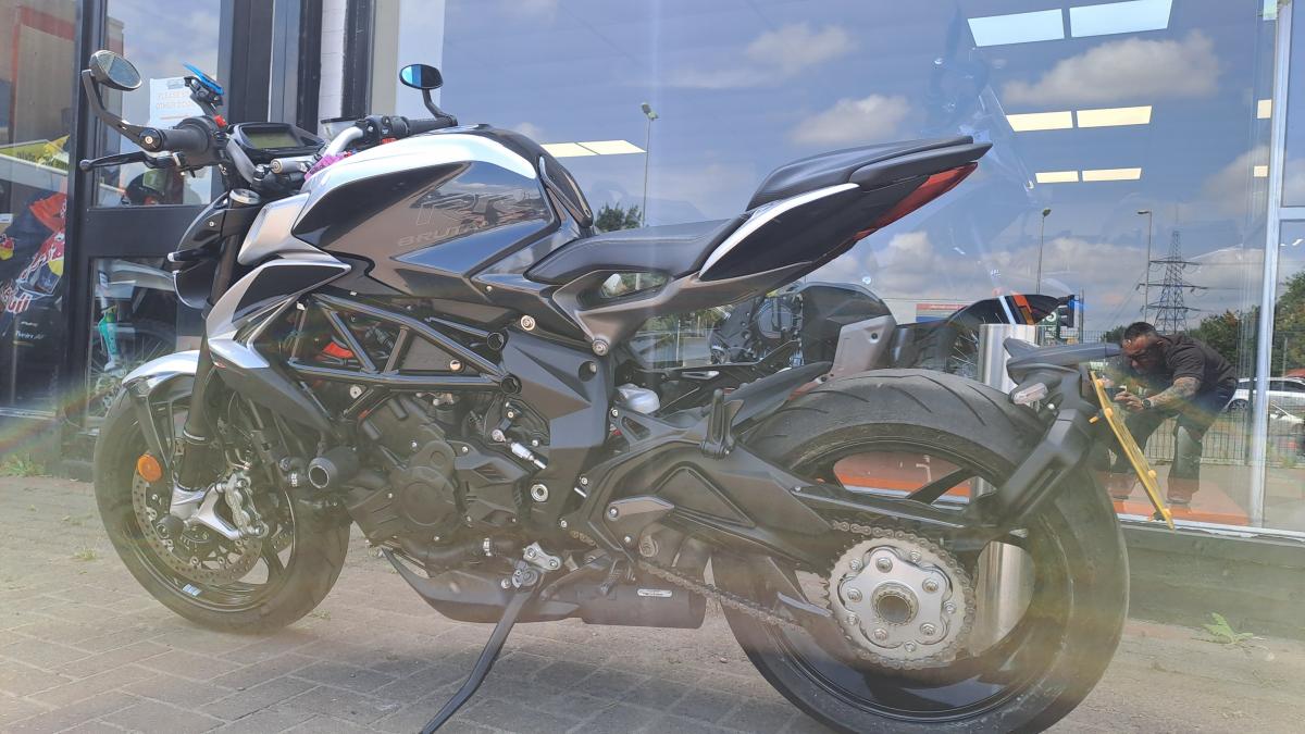 
								MV AGUSTA BRUTALE 800 RR full									