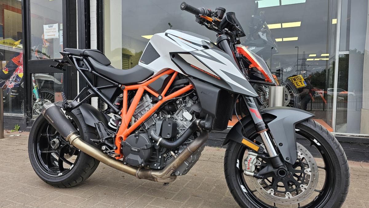 KTM KTM 1290 SUPERDUKE R 19