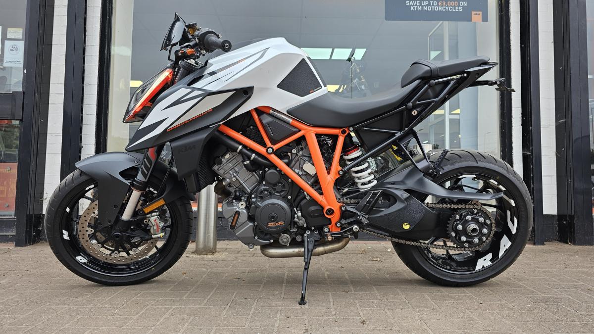 KTM KTM 1290 SUPERDUKE R 19