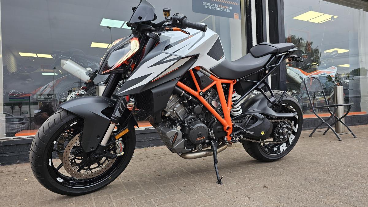KTM KTM 1290 SUPERDUKE R 19