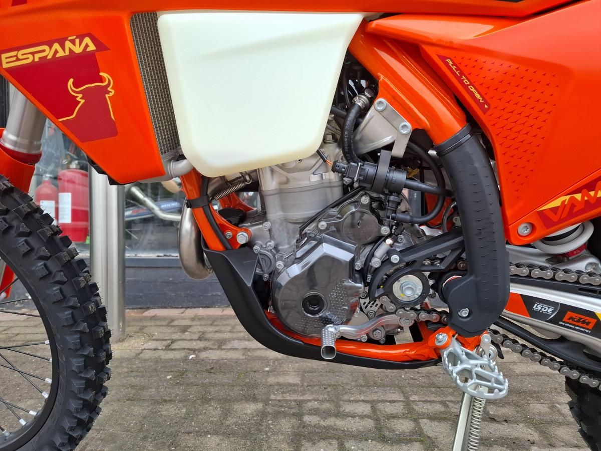 
								KTM 350 EXC-F SIX DAYS full									