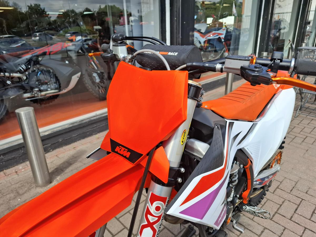 
								KTM 250 SX-F full									