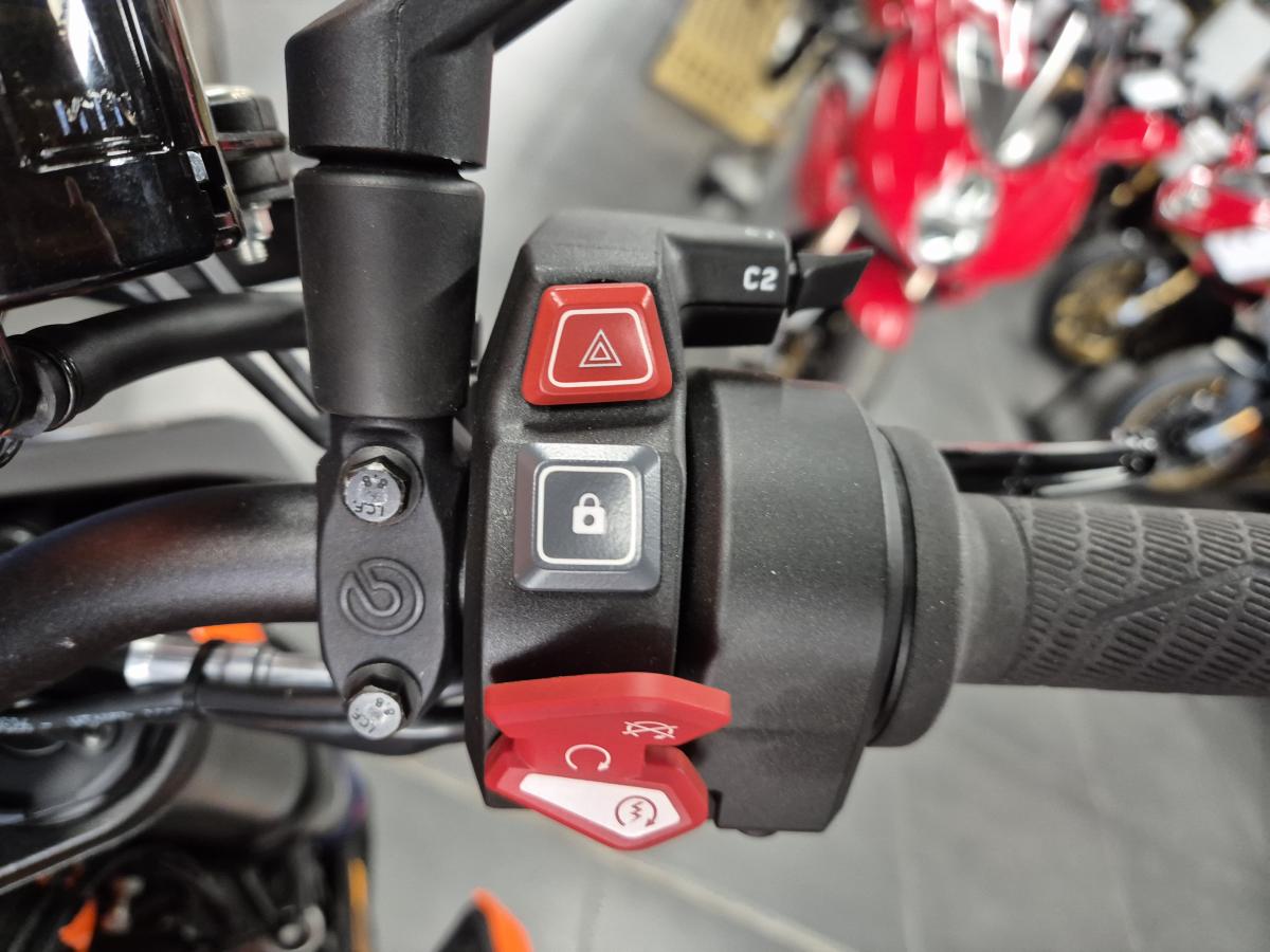 
								KTM 1390 Superduke R Evo full									