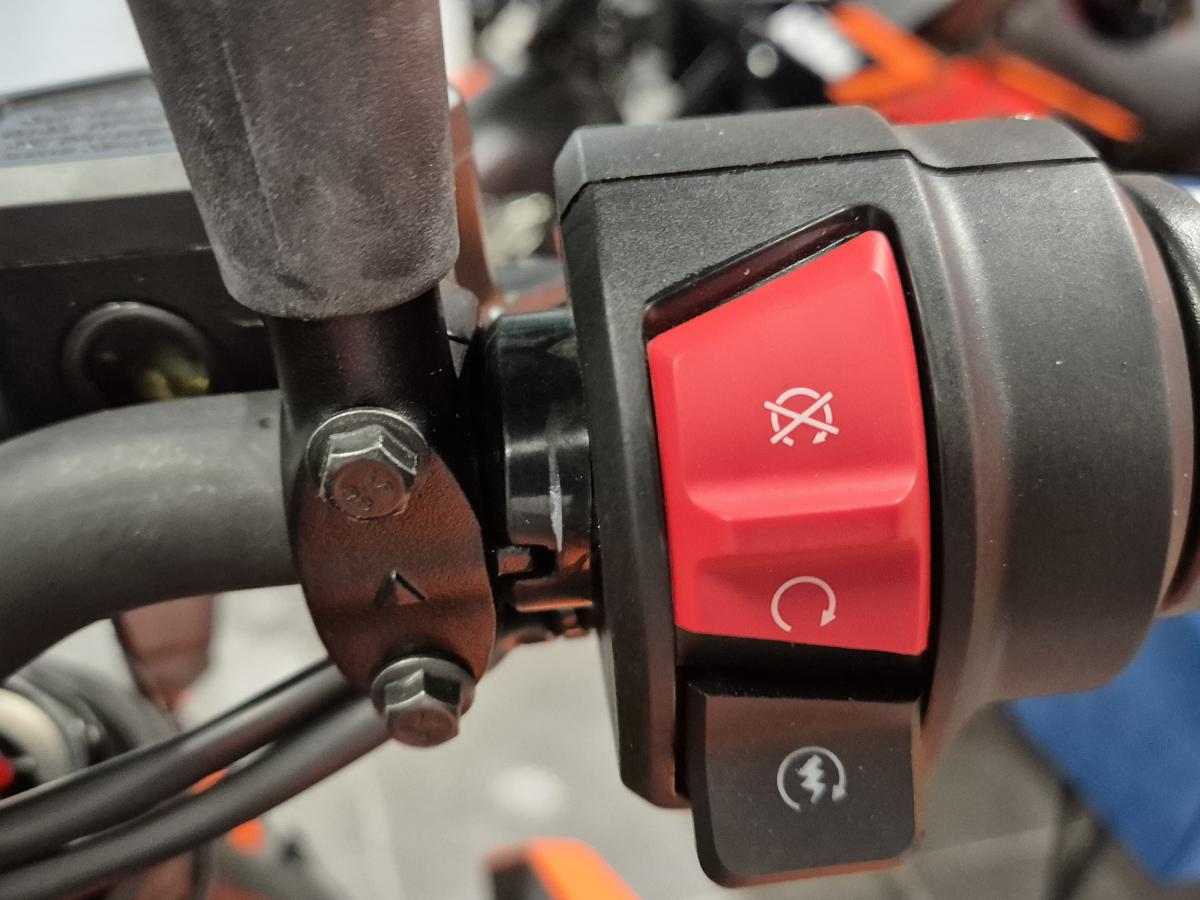 
								KTM KTM 390 DUKE full									