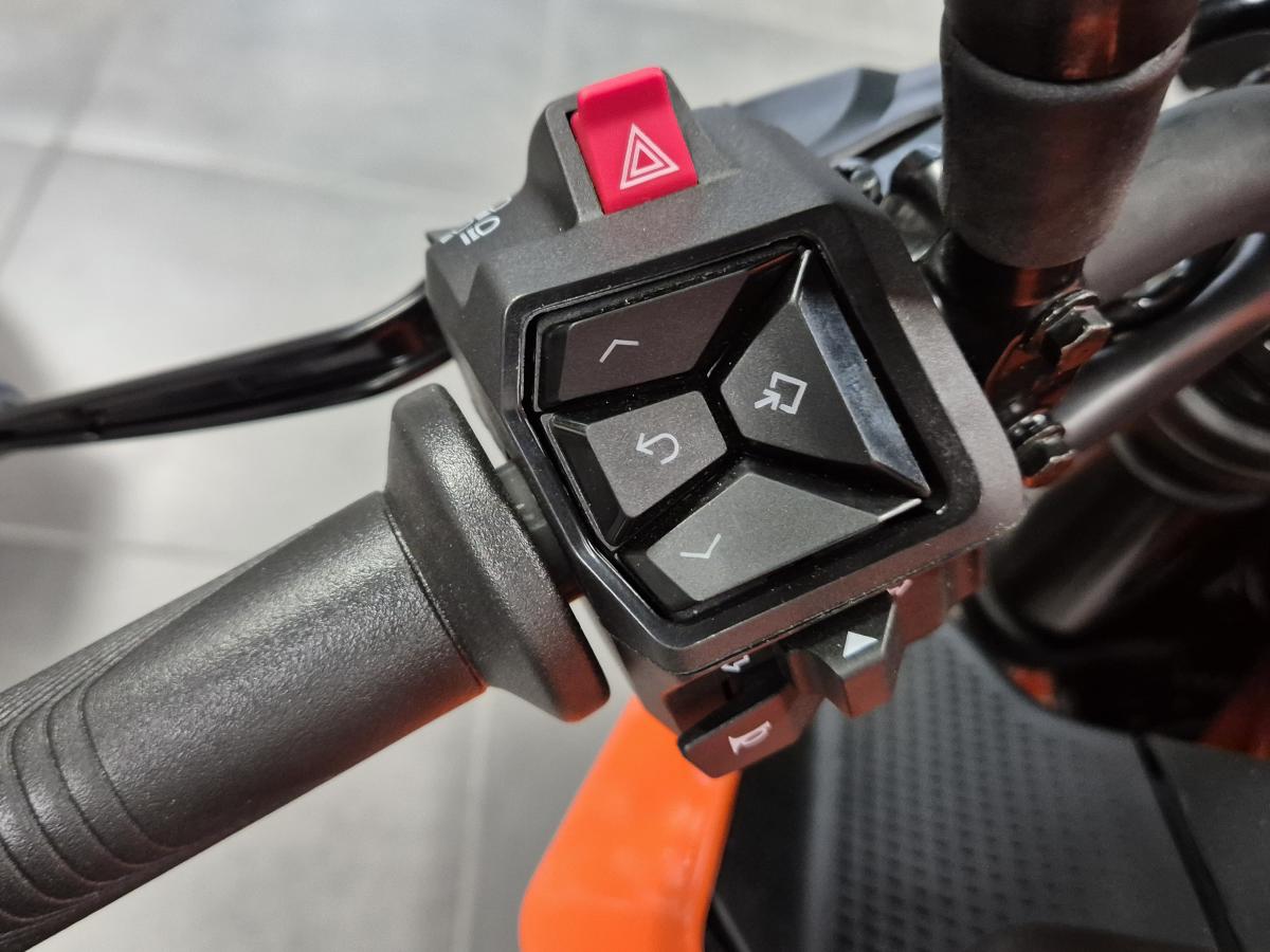 
								KTM KTM 390 DUKE full									