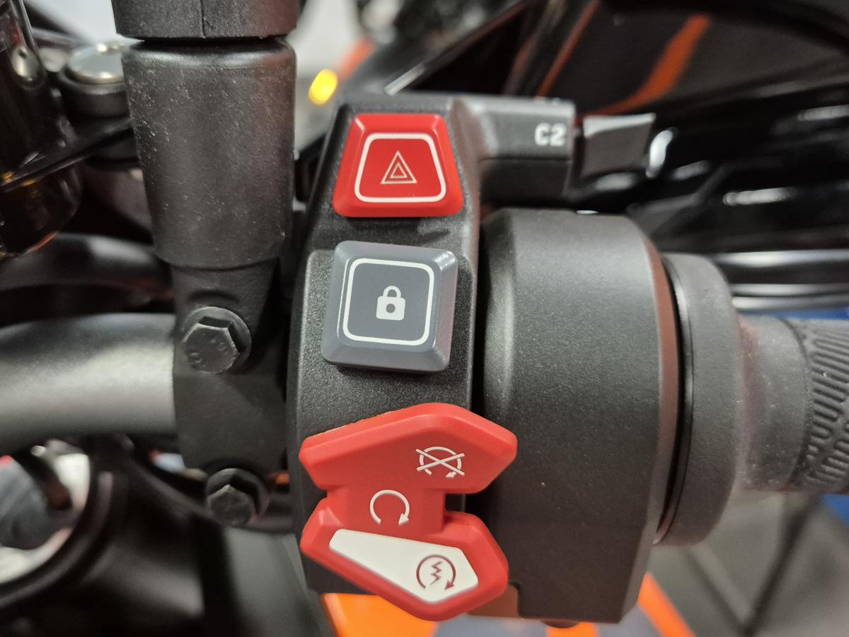 
								KTM 1290 SUPERDUKE GT ABS full									