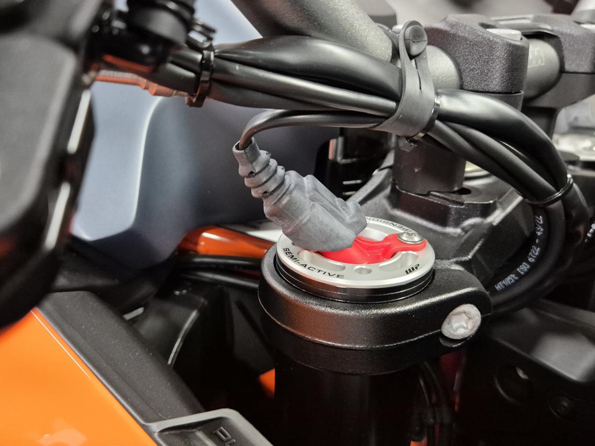 
								KTM 1290 SUPERDUKE GT ABS full									