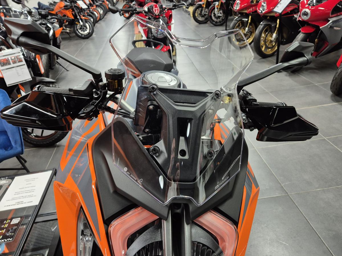 
								KTM 1290 SUPERDUKE GT ABS full									
