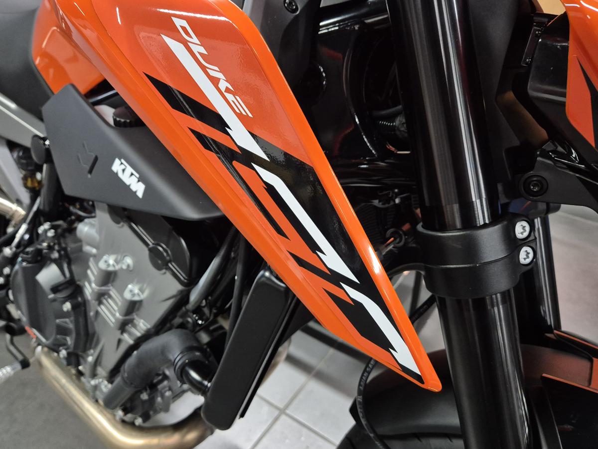 
								KTM 790 DUKE L full									