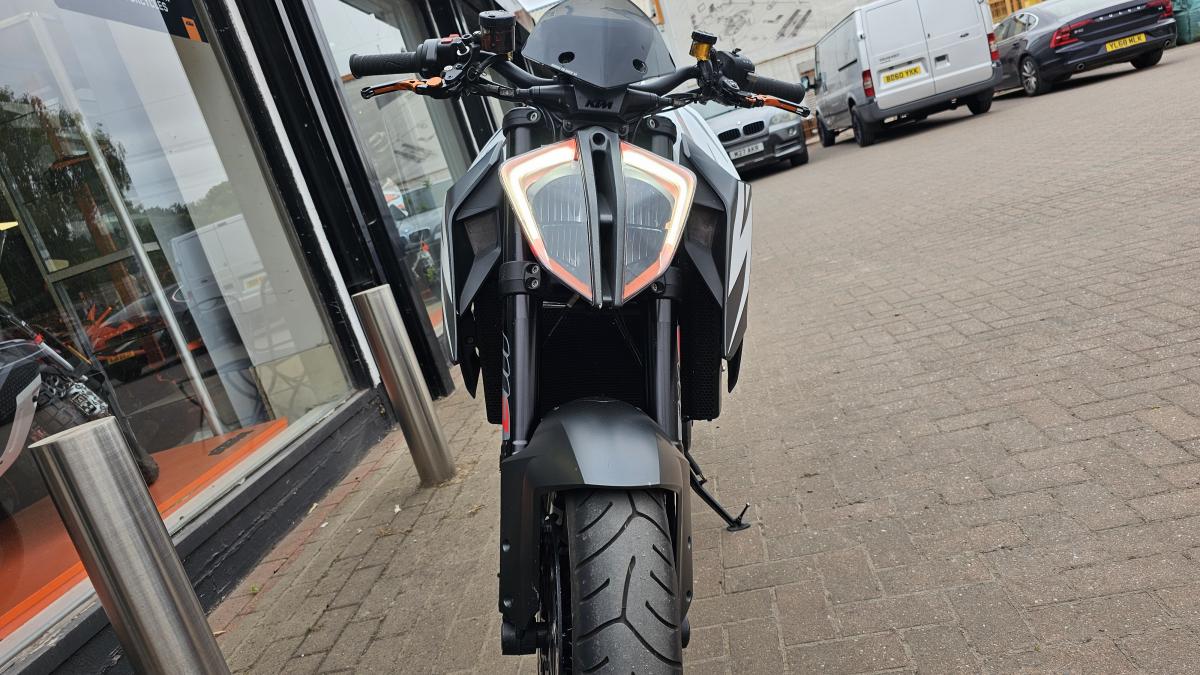 
								KTM 1290 SUPERDUKE R 19 full									