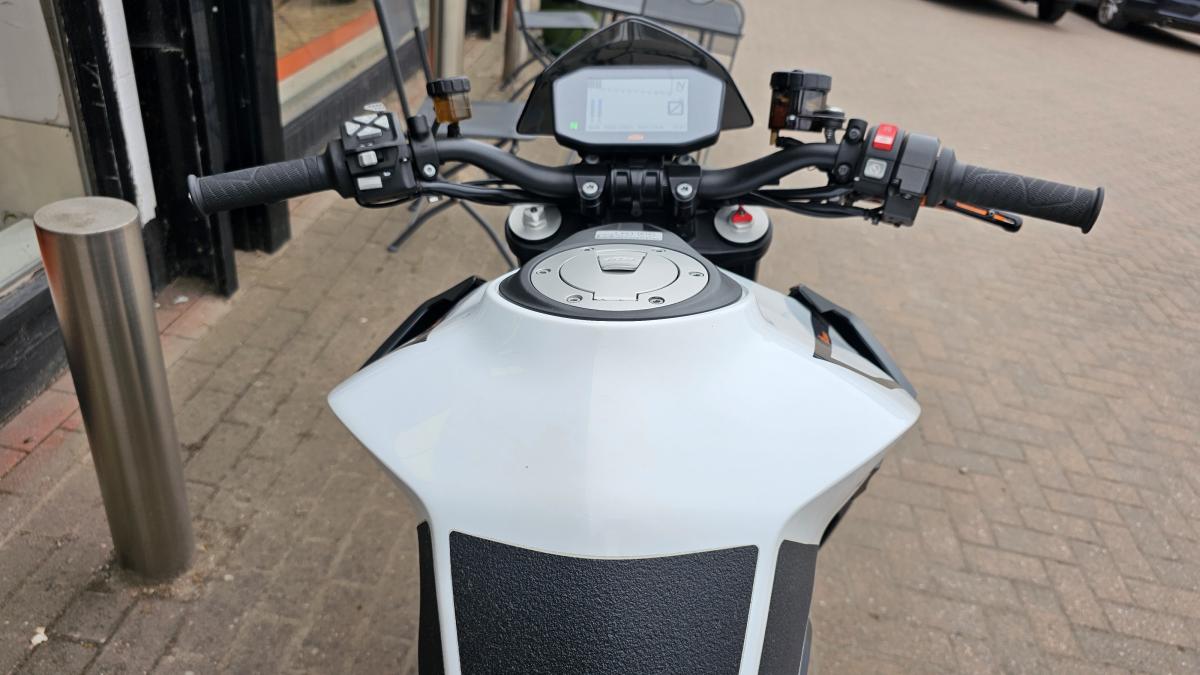 
								KTM 1290 SUPERDUKE R 19 full									