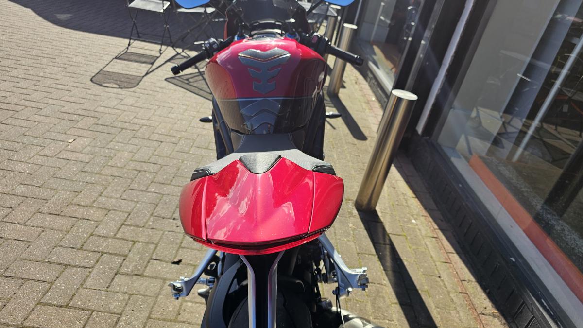 
								TRIUMPH SPEED TRIPLE 1200RR full									