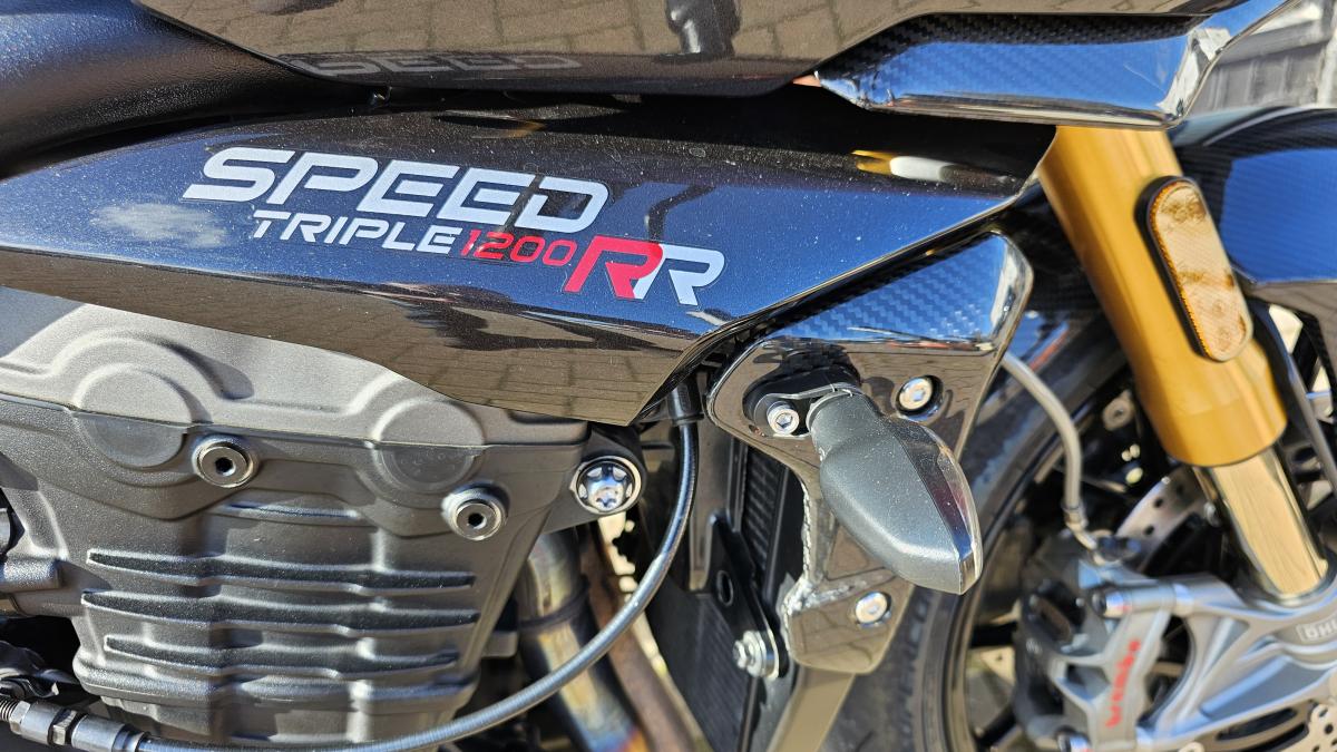 
								TRIUMPH SPEED TRIPLE 1200RR full									